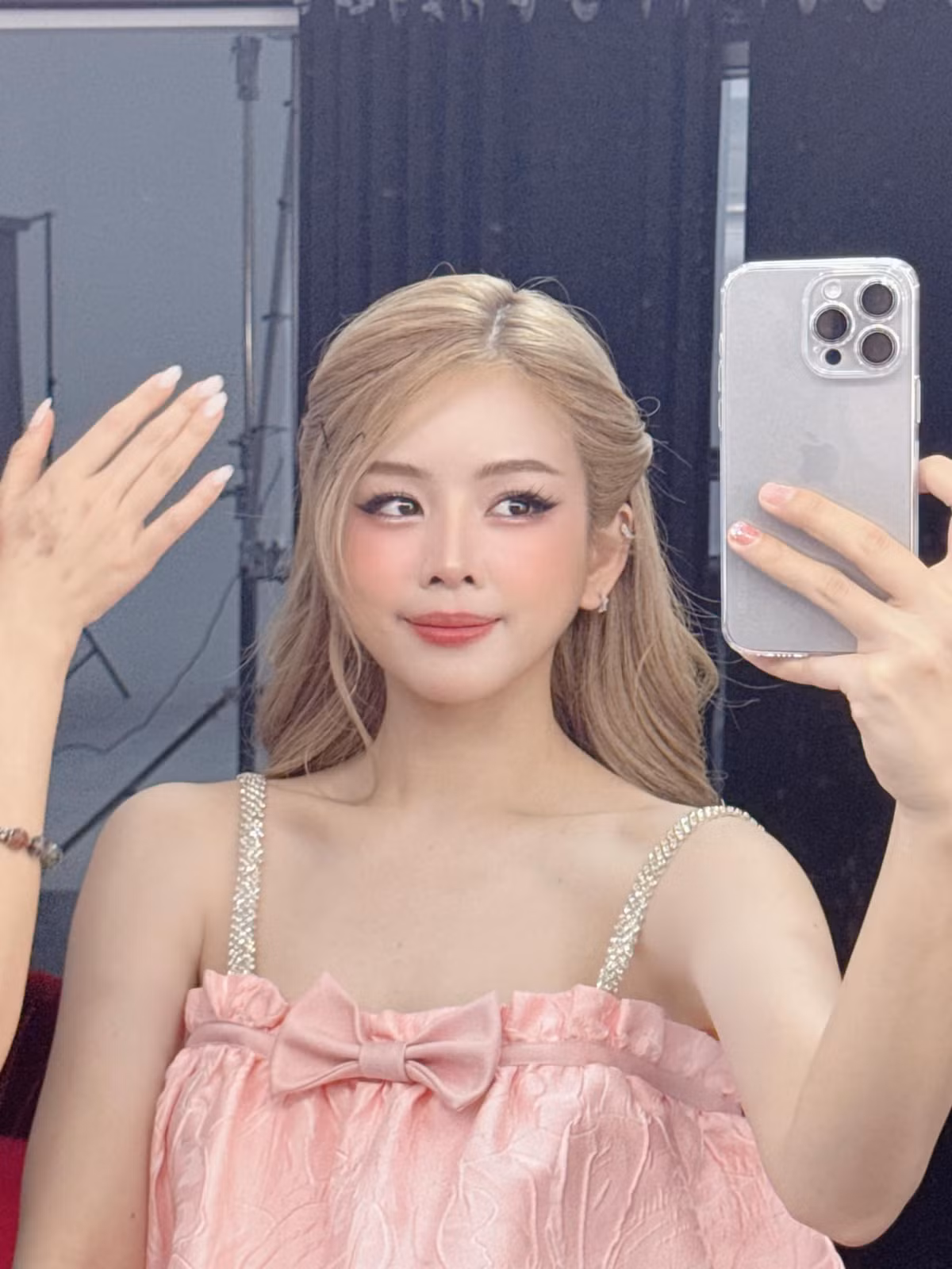 Dạo gần đây, cô nàng thường chăm chỉ chạy show ở nước ngoài