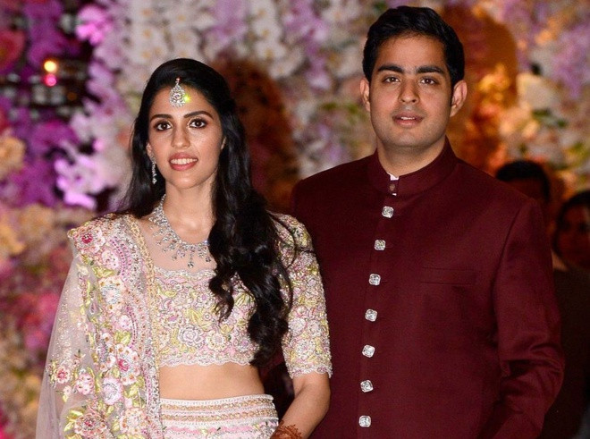 Shloka Mehta (sinh năm 1990) là nàng dâu của gia tộc Ambani giàu nhất châu Á. Tháng 3 năm ngoái, cô kết hôn với Akash Ambani - con cả tỷ phú Mukesh Ambani, cũng là người thừa kế tập đoàn Reliance Industries Ltd.