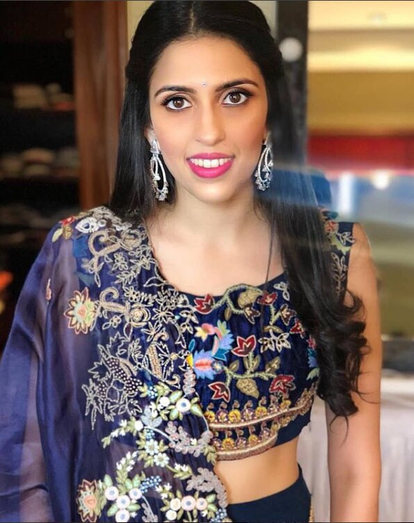 Năm 2013, Shloka tốt nghiệp Đại học Princeton (Mỹ) với tấm bằng cử nhân ngành Nhân chủng học. Sau đó, cô hoàn thành tấm bằng thạc sĩ tại Học viện Kinh tế London (Anh).