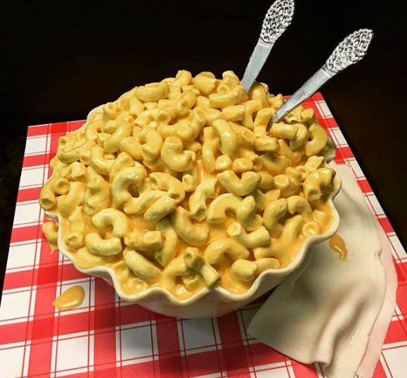 Món nui có vị ngọt này chắc chắn sẽ làm hài lòng lũ trẻ hơn hẳn nui thật. Ngay chiếc giấy ăn làm bằng kem bên dưới trông cũng y như thật.