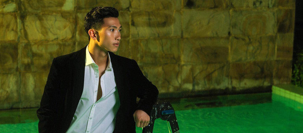 Góc nghiêng thần thánh của Văn Hậu không hề thua kém bất kỳ "soái ca" ngôn tình nào.