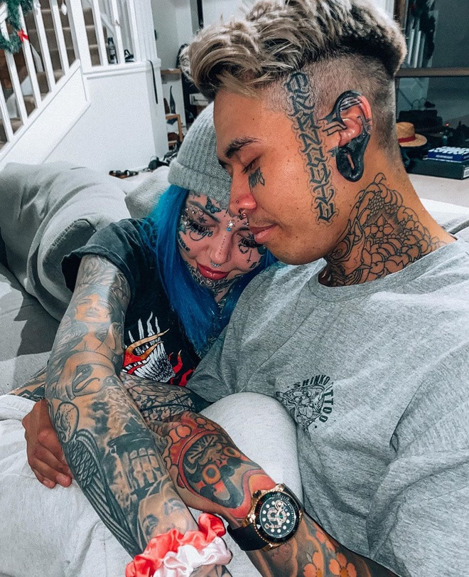 Cô gái 25 tuổi có mối tình hạnh phúc bên bạn trai tên Samuel. "Anh luôn ủng hộ em chẳng cần lý do, giúp em là trở thành phiên bản tốt hơn của bản thân. Anh chẳng bao giờ phán xét mà luôn chỉ đường, dẫn dắt em. Một trong những chàng trai vị tha, chu đáo và đầy cảm thông nhất mà em biết", Amber nói về nửa kia.