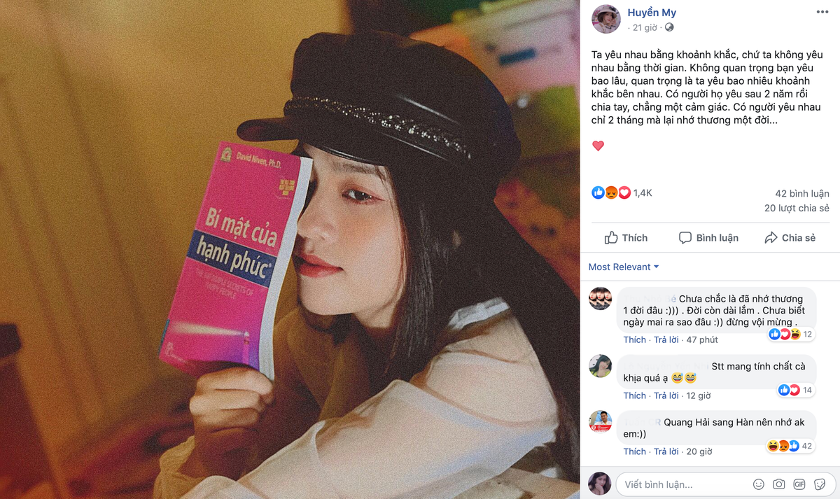 Mới đây, bạn gái mới Quang Hải đăng tải hình ảnh kèm dòng trạng thái cực kỳ cà khịa trên trang cá nhân. Cô viết: "Ta yêu nhau bằng khoảnh khắc, chứ không yêu nhau bằng thời gian. Không quan trọng bạn yêu bao lâu, quan trọng yêu bao nhiêu khoảnh khắc bên nhau. Có người yêu sau 2 năm rồi chia tay, chẳng một cảm giác. Có người yêu nhau chỉ 2 tháng mà lại nhớ thương một đời".