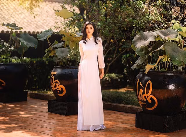 Với lợi thế ngoại hình, Thành được nhiều thương hiệu thời trang để ý, mời làm mẫu ảnh nhưng cô nàng vẫn luôn ưu tiên việc học, khi rảnh mới nhận đi làm thêm. Công việc giúp cô rèn luyện sự tự tin trong giao tiếp.