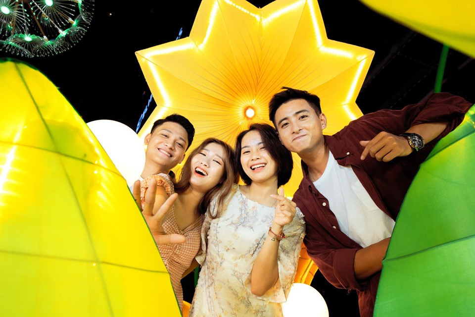 Kéo dài từ 26/8 - 22/9, các khu vườn lung linh này chắc chắn sẽ là điểm check-in "ảo diệu" không thể thiếu của giới trẻ Hà thành cho lễ hội Trung thu 2019. Ảnh: Facebook