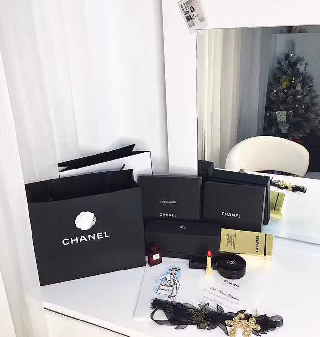 Hàng loạt mỹ phẩm hàng hiệu được beauty blogger mua sắm thường xuyên và đăng tải lên MXH.