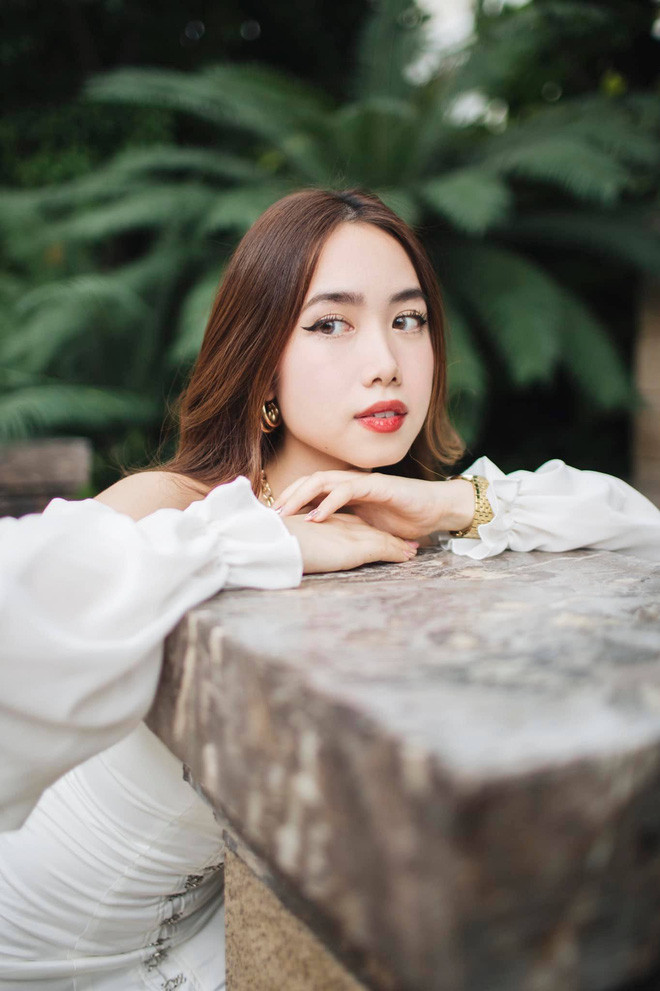 Mina được mọi người biết đến qua vẻ ngoài xinh xắn cùng cuộc sống sang chảnh không thua hội "rich kid".