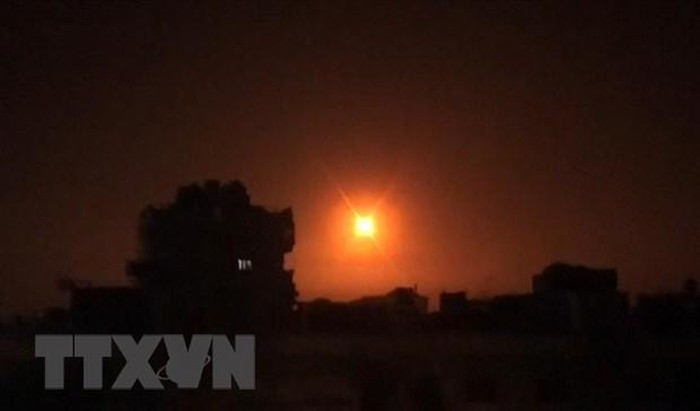 Israel tien hanh khong kich cac muc tieu tai Syria va Gaza