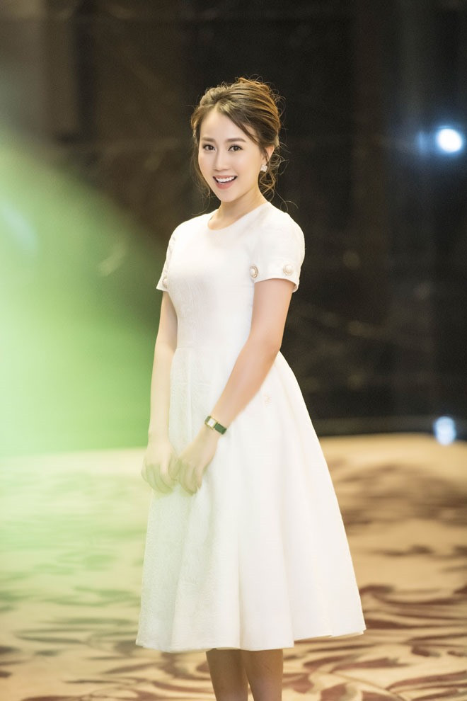 "Trai tài thì gái sắc thôi. Đàn ông yêu thì cũng toàn muốn yêu gái xinh, dáng ngon. Thì con gái đẹp họ cũng được quyền chọn mẫu đàn ông của họ thôi. Nồi nào thì vung đấy. 2020 rồi làm gì có ngôn tình mà trai giàu yêu gái xấu và gái xinh yêu trai nghèo nữa", "Có thể sinh ra không giàu nhưng mà cả đời không khá hơn được thì chính xác bất tài rồi. Đừng có mà đàn ông như vậy rồi chê đàn bà thực dụng", một số cư dân mạng đồng tinh quan điểm.