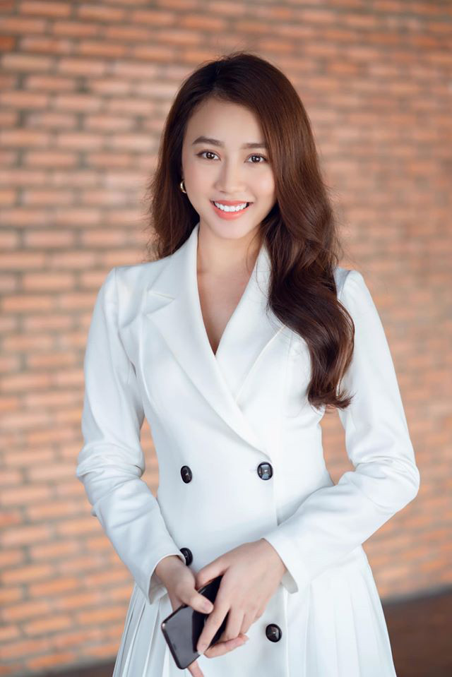 Một cư dân mạng thì cho rằng đây chỉ là chiêu trò gây sốt để PR cho phim: "Bạn này sắp có phim chiếu nên gây sốt tí. Trước thì với Tiến Linh, giờ thì phát ngôn như thế này. Thiết nghĩ diễn viên cứ tốt thì chẳng cần PR bằng cách phát ngôn mấy câu tranh cãi như thế này".