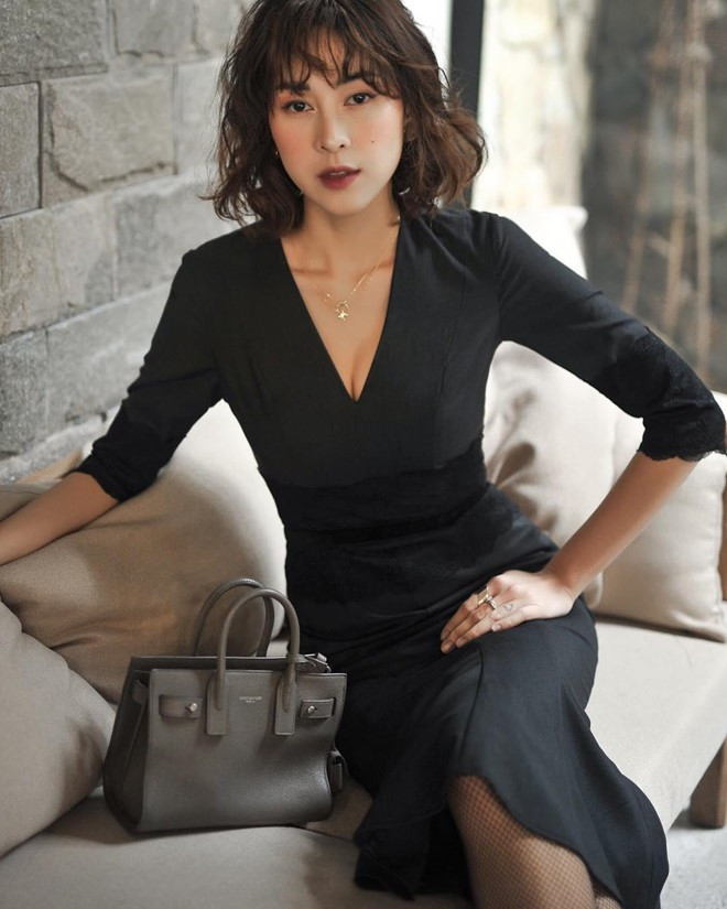 Bế Hoàng Mai (sinh năm 1991) là nữ sinh nổi tiếng của THPT Chu Văn An (Hà Nội). Cô sở hữu nhan sắc xinh đẹp sắc sảo cùng vóc dáng mảnh khảnh. Hiện tại, hot girl 9X là mẫu ảnh, stylist nổi tiếng Hà thành.