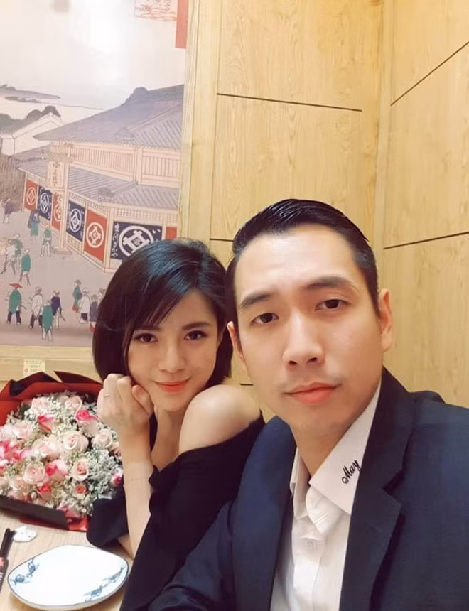 Tháng 4/2017, hot girl lên xe hoa với doanh nhân Hoàng Long. Hơn một năm sau đó, cô hạ sinh con gái đầu lòng.