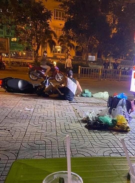 Lương Bằng Quang cho biết anh và bạn gái hot girl Ngân 98 bị đánh. Nhưng hiện tại đã ổn sau khi vào nhập viện điều trị. Tuy nhiên, nam nhạc sĩ này khẳng định mình không coi thường sự giúp đỡ của người khác bằng câu trả lời "Việc của bạn à".