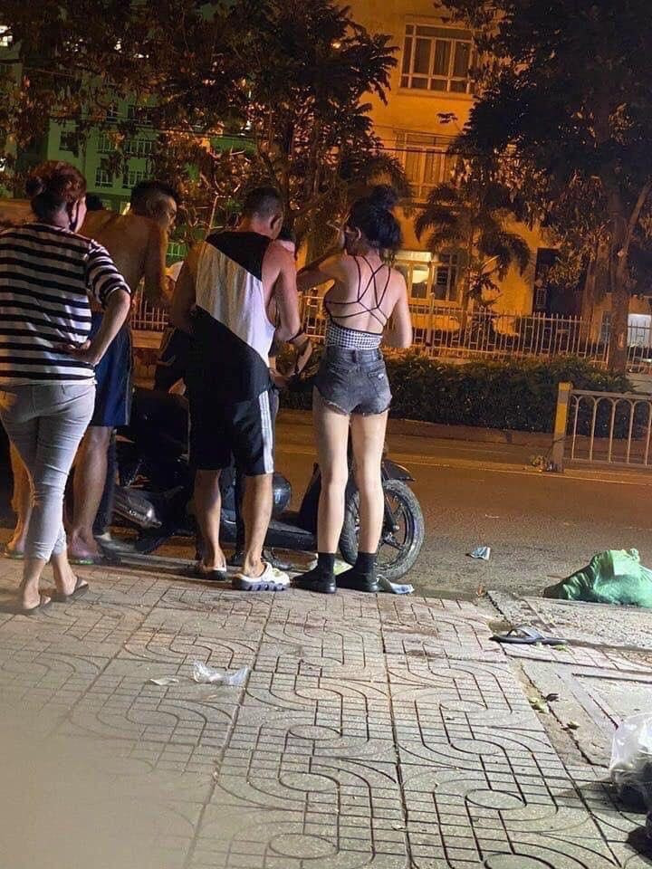 Trên mạng xã hội mới đây xôn xao hình ảnh cặp đôi thị phi Lương Bằng Quang - Ngân 98 bị chặn đánh giữa đường, ca sĩ sinh năm 1982 sau đó cũng lên tiếng xác nhận về vụ việc này.