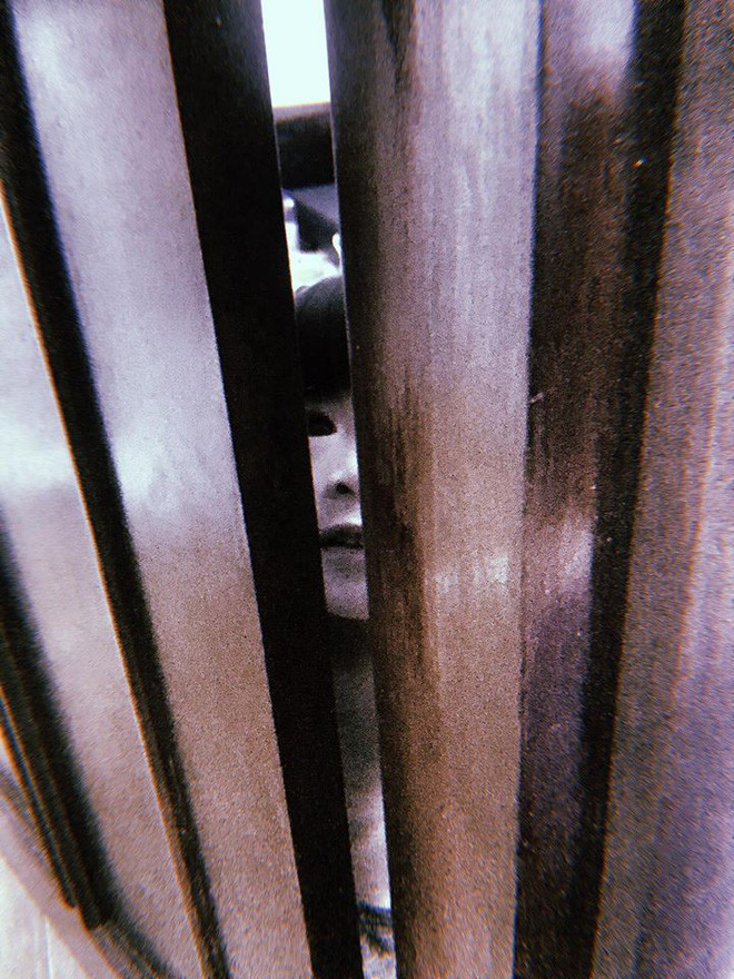 Với tạo hình hết sức ghê rợn cùng cách chụp hình "lấp ló" không khác gì Toshio thật, những bức ảnh của Đỗ Đen ngay sau khi xuất hiện trên mạng xã hội đã khiến nhiều người thích thú, tán thưởng ý tưởng hay ho này.