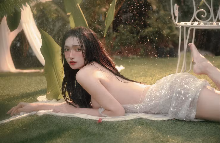 Cô nàng nổi lên nhờ những bộ ảnh gợi cảm theo phong cách Lolita.