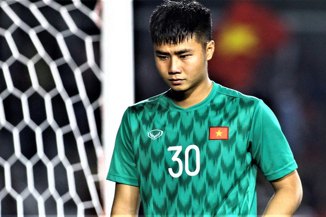 Văn Toản lúc đó là cái tên mới nổi ở SEA Games 30, vì thế những bóng hồng vây quanh anh đều khiến mọi người tò mò.