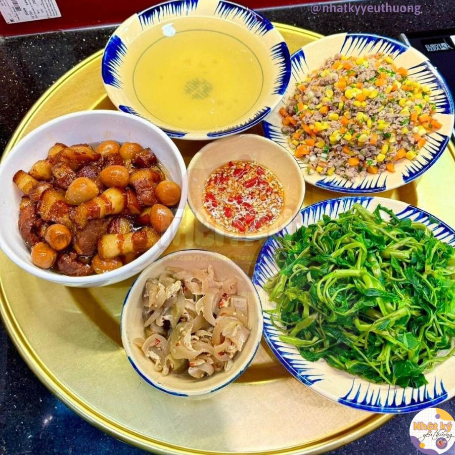 Thỉnh thoảng đổi gió sang thịt kho trứng cút.