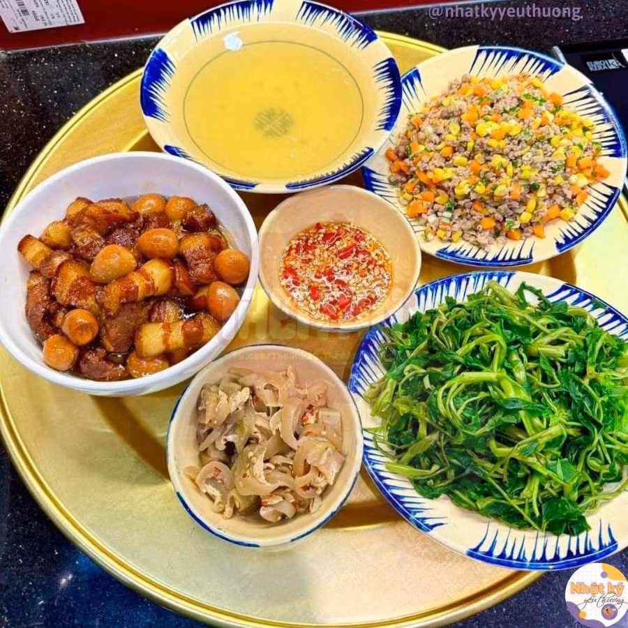 Thỉnh thoảng đổi gió sang thịt kho trứng cút.