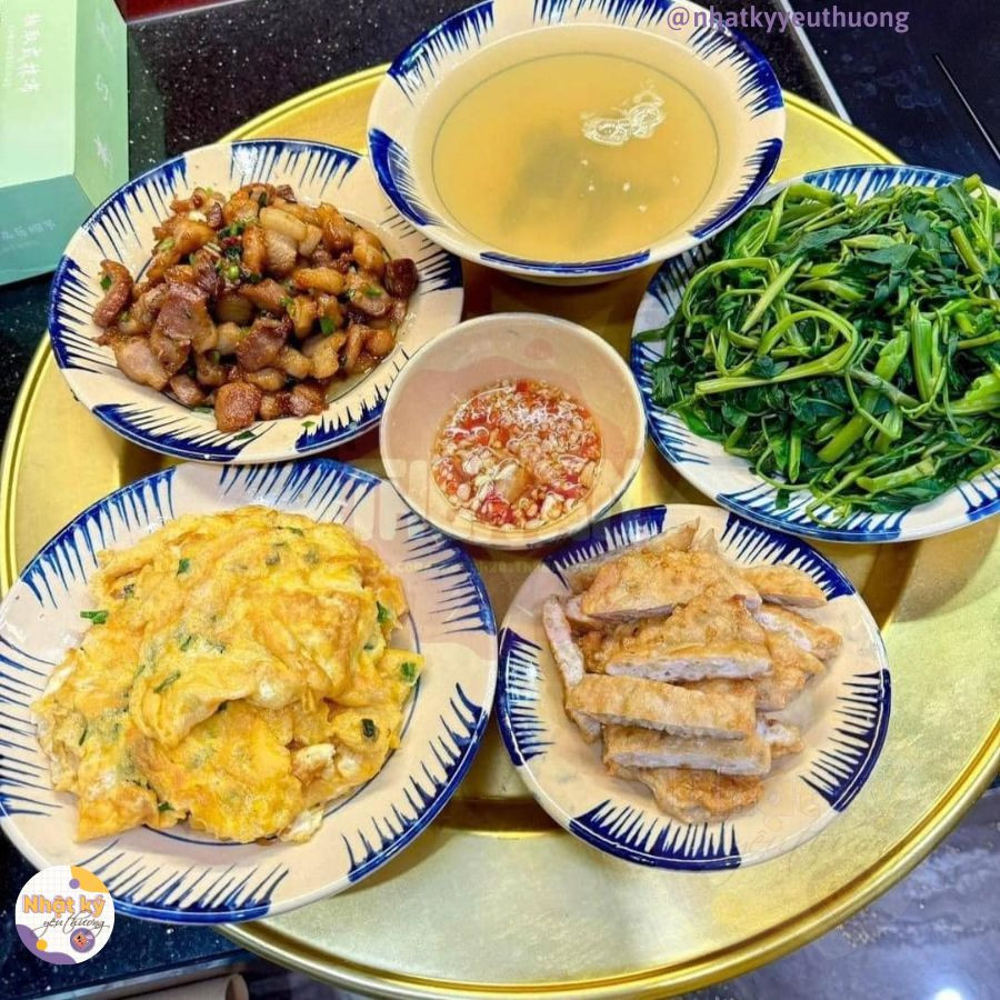 Chỉ cần bát canh rau muống vắt chanh thôi...