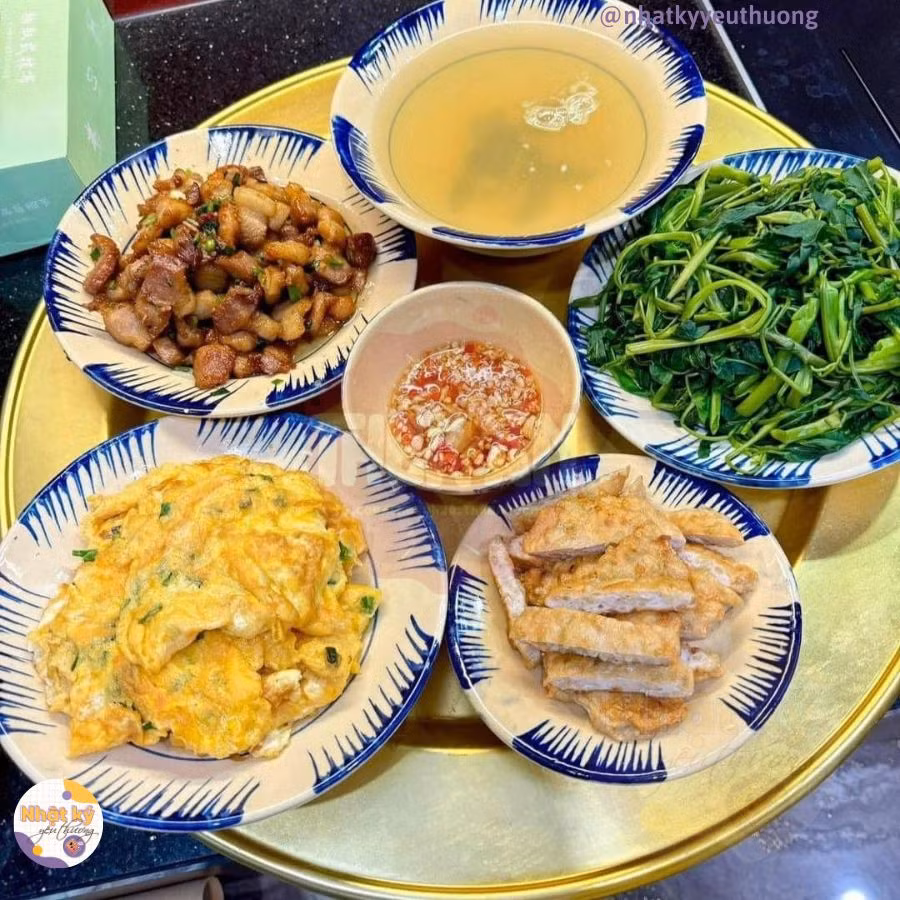 Chỉ cần bát canh rau muống vắt chanh thôi...