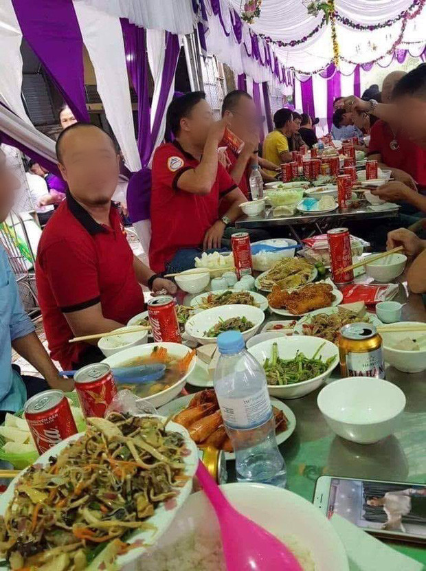 Sau khi quy định được ban hành, nhiều đám cỗ như cưới hỏi, tất niên nói không với rượu bia mà chỉ phục vụ nước lọc, nước ngọt có ga khiến cộng đồng mạng thích thú.