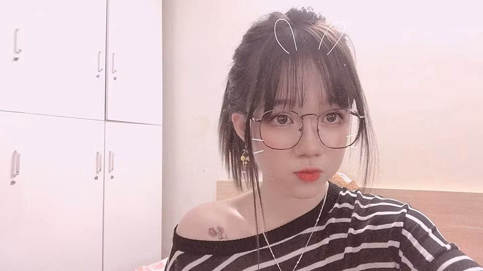 Streamer sinh năm 1999 rất nổi tiếng trên mạng xã hội Tik Tok với gần 2 triệu lượt theo dõi.