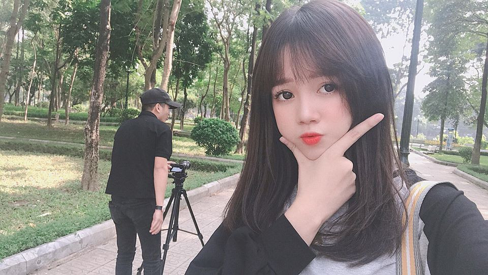 Sinh năm 1999, Mèo Sao Hỏa được biết đến là một trong những streamer nổi danh của tựa game Liên Minh Huyền Thoại.