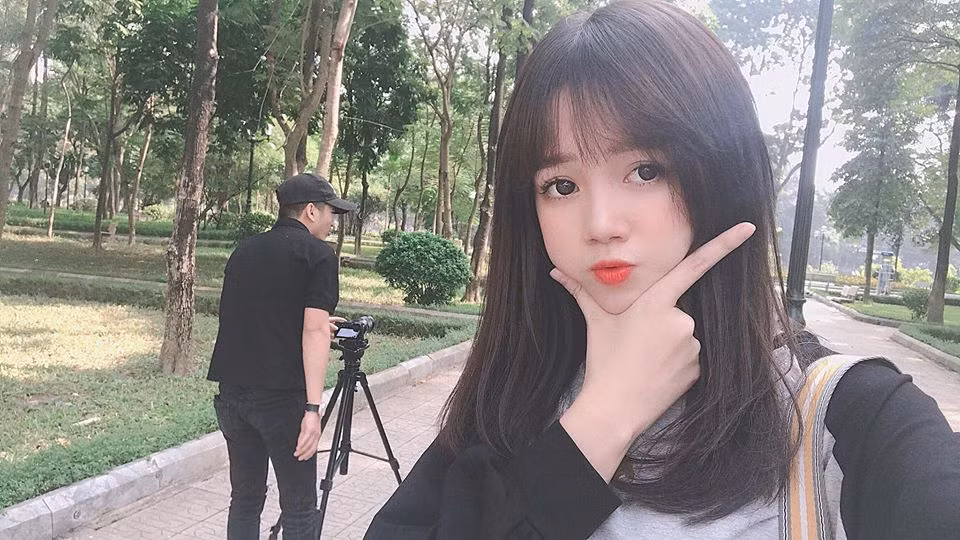 Sinh năm 1999, Mèo Sao Hỏa được biết đến là một trong những streamer nổi danh của tựa game Liên Minh Huyền Thoại.