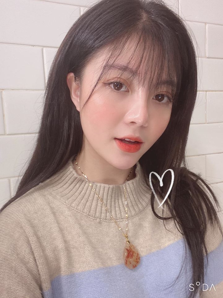 Sở hữu khuôn mặt ngọt ngào không kém Thảo Nari là Trang Banana (Hà Kiều Trang, sinh năm 1998). Cô nàng sở hữu hơn 400.000 lượt theo dõi trên fanpage cá nhân.