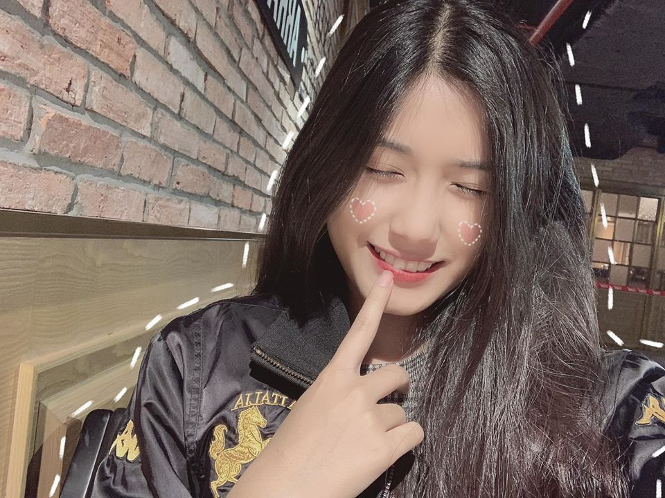 Pika có ngoại hình xinh xắn, cách chụp hình dễ thương, trẻ hơn rất nhiều so với tuổi thật.