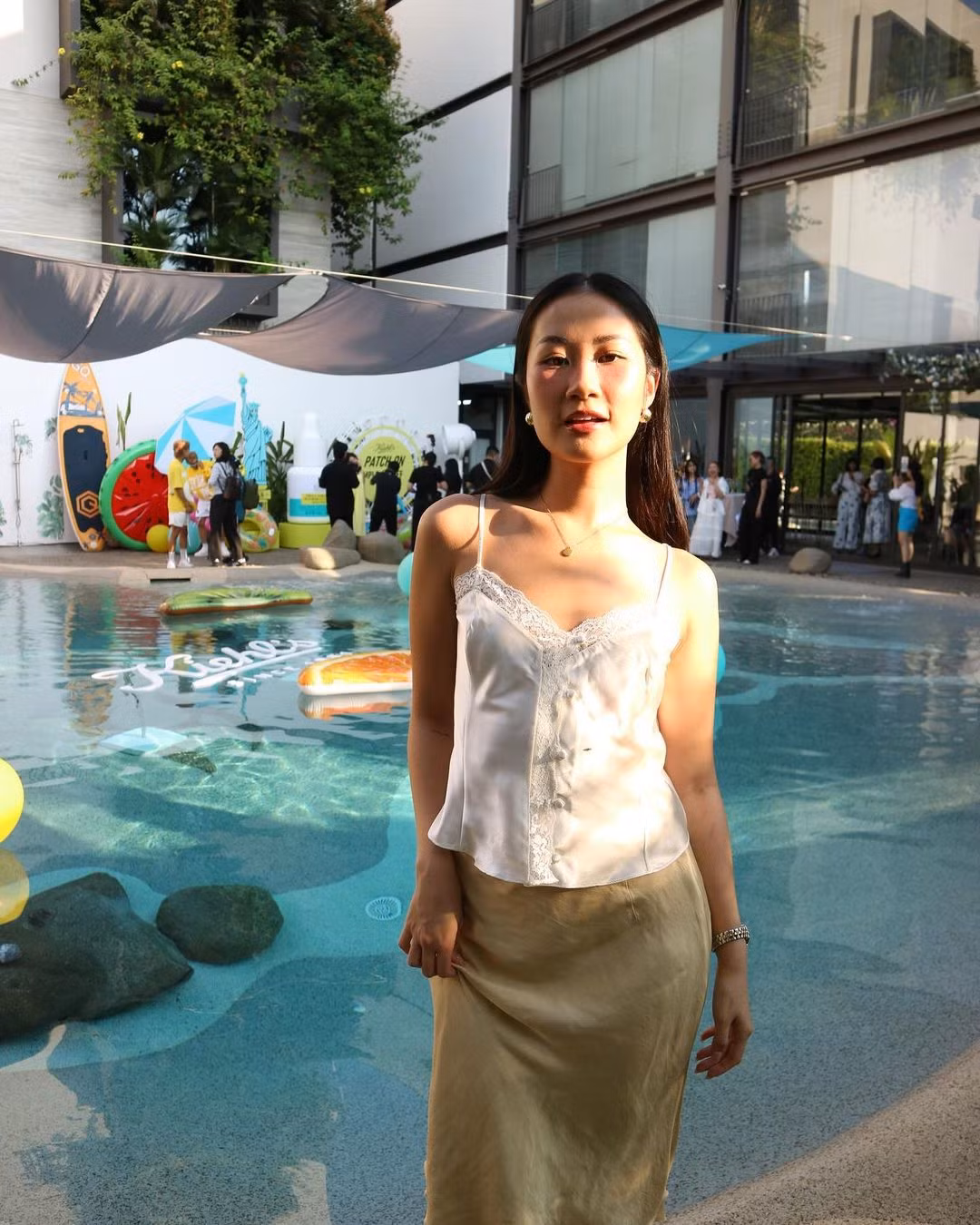 Cô nàng có lượng lớn người theo dõi trên các nền tảng mạng xã hội.