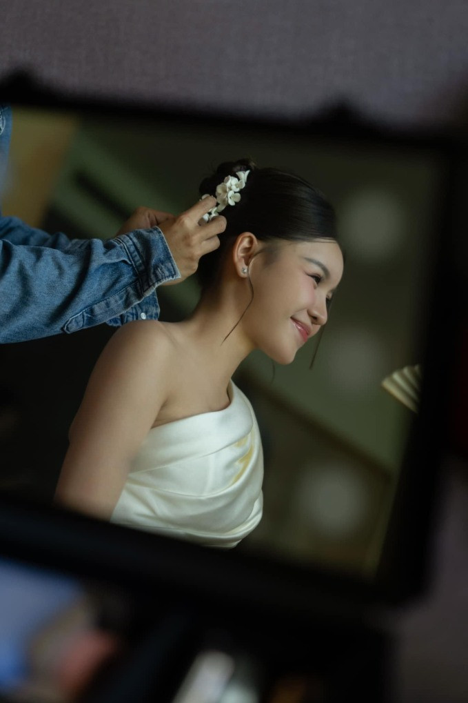 Mới đây, nam cầu thủ cùng vợ đã đồng thời đăng tải loạt ảnh về lễ cưới của mình, thỏa mãn sự mong chờ bấy lâu của người hâm mộ.