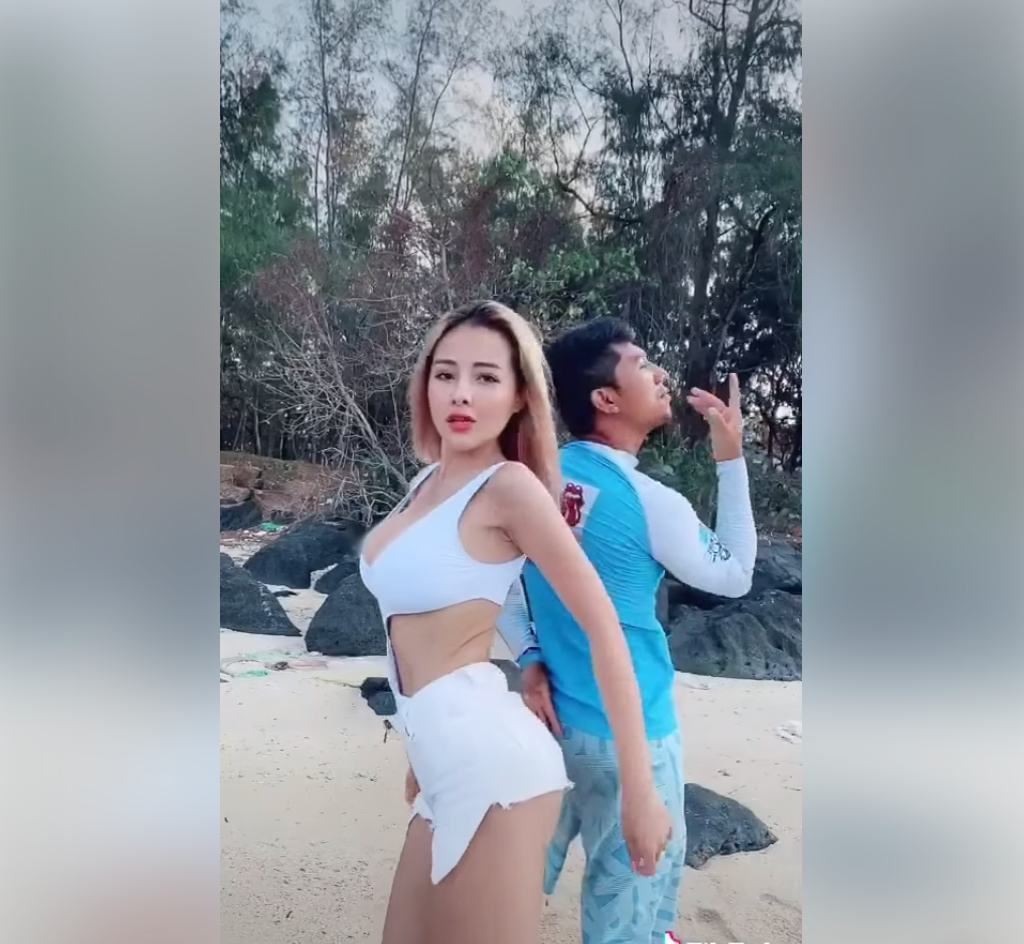 Mới đây, Ngân 98 và Lương Bằng Quang cũng đăng tải clip nhảy nhót trên bãi biển khiến nhiều người thích thú.