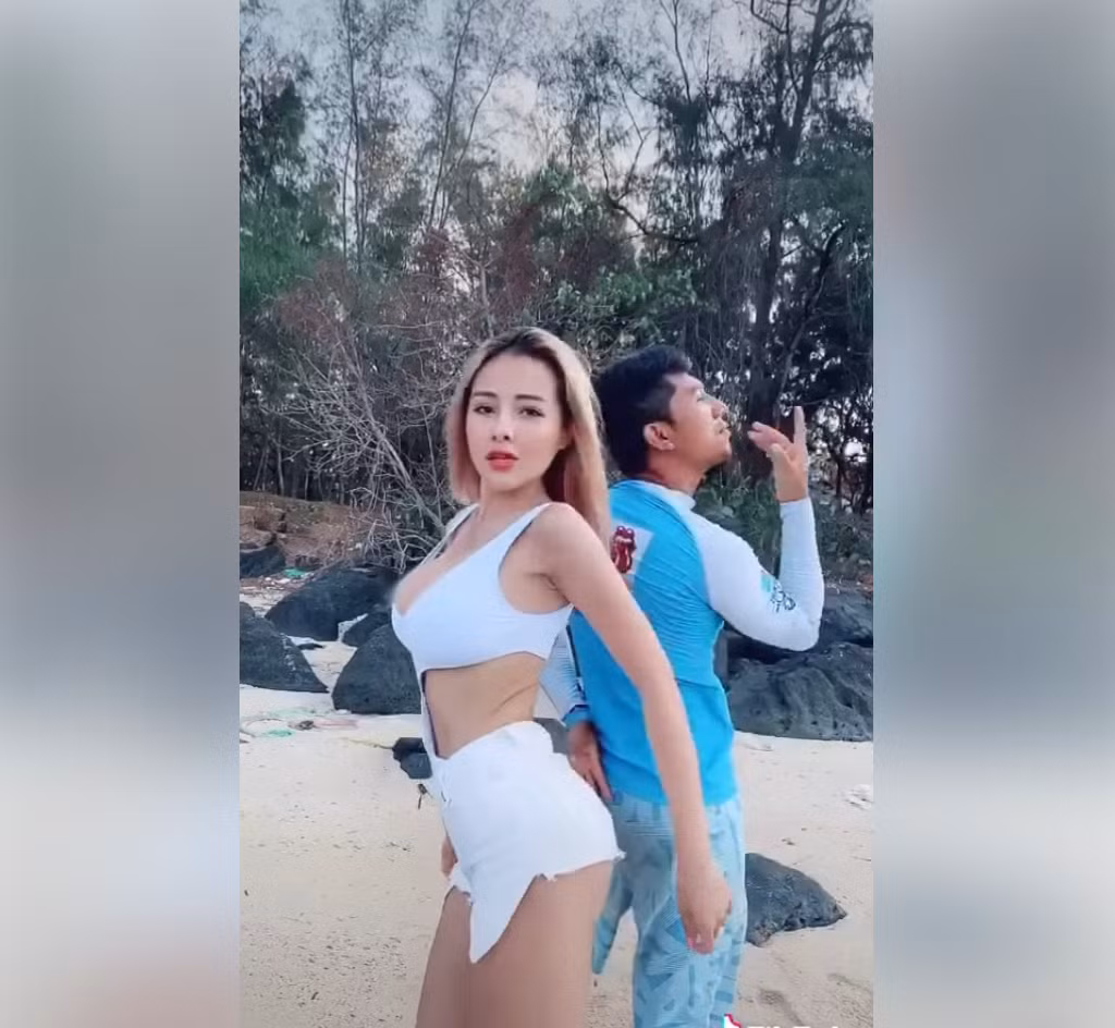 Mới đây, Ngân 98 và Lương Bằng Quang cũng đăng tải clip nhảy nhót trên bãi biển khiến nhiều người thích thú.