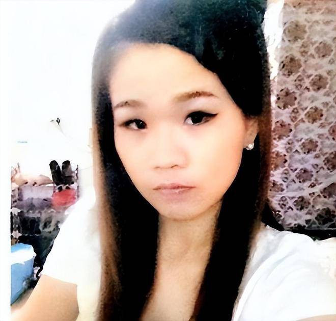 Cô gái được nhắc tên chính là Liang Liubo, cô sinh ra tại một ngôi làng nhỏ ở miền núi phía Đông Nam Quý Châu (Trung Quốc). Cha mẹ Liang Liubo ly hôn khi cô còn nhỏ và đều lập gia đình riêng, bỏ lại cô sống cùng bà ngoại.