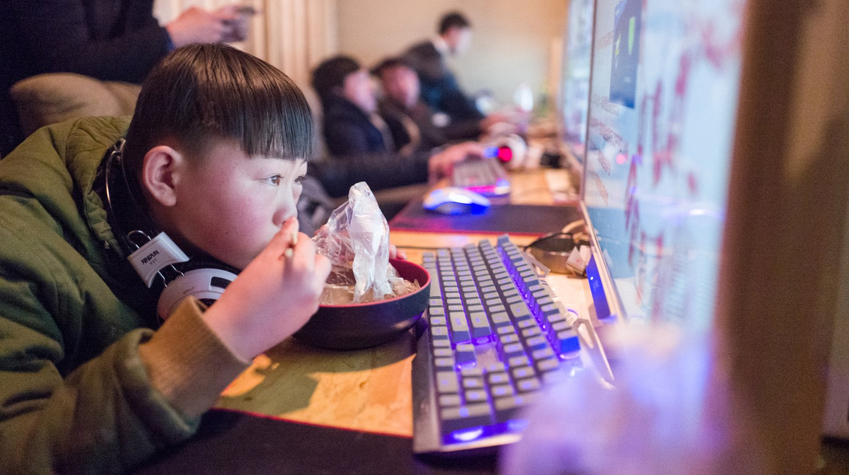 Hiện nay, các quán net cỏ không còn nữa, thay vào đó là các quán gaming chất lượng cao nên các món ăn "huyền thoại" thời xưa cũng ít xuất hiện hơn. Thay vào đó là những bữa ăn với chất lượng tốt hơn như cơm suất, bánh ngọt,....Tuy nhiên, đối với thế hệ 8x, 9x thì mì tôm trứng, sting vẫn là những món ăn gắn liền với tuổi thơ trốn học đi net.