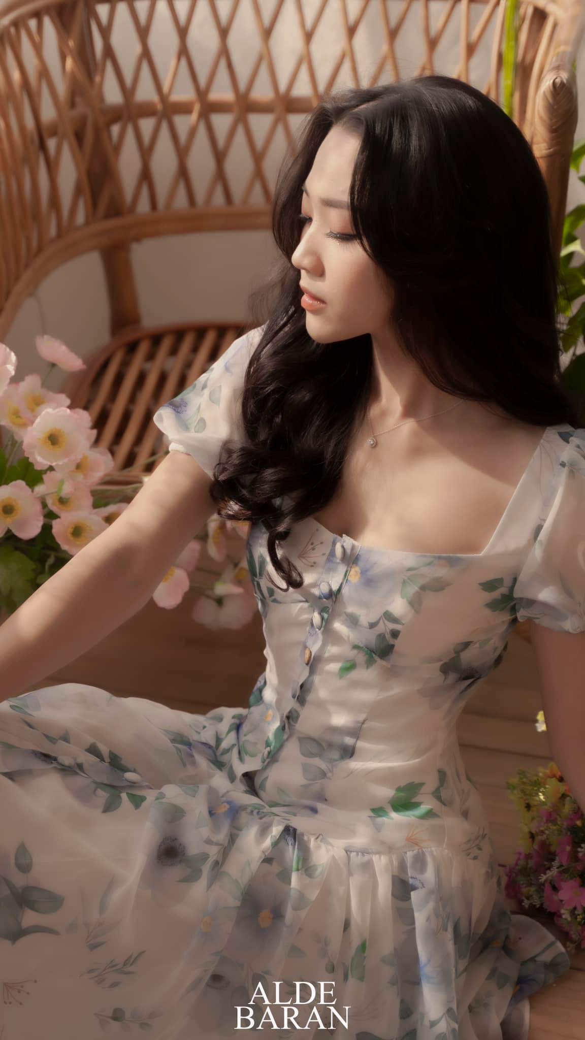 Trong những tập phim ngắn, Lan Anh thường được ghép cặp với Vi Nam. Cặp đôi xuất hiện chung trong rất nhiều tập phim với vai diễn yêu đương, vợ chồng của nhau. Cả hai nhận nhiều lời khen diễn như không diễn vì tương tác cực ngọt ngào, tình cảm khiến dân tình không ít lần đồn đoán cả hai đang “phim giả tình thật”...