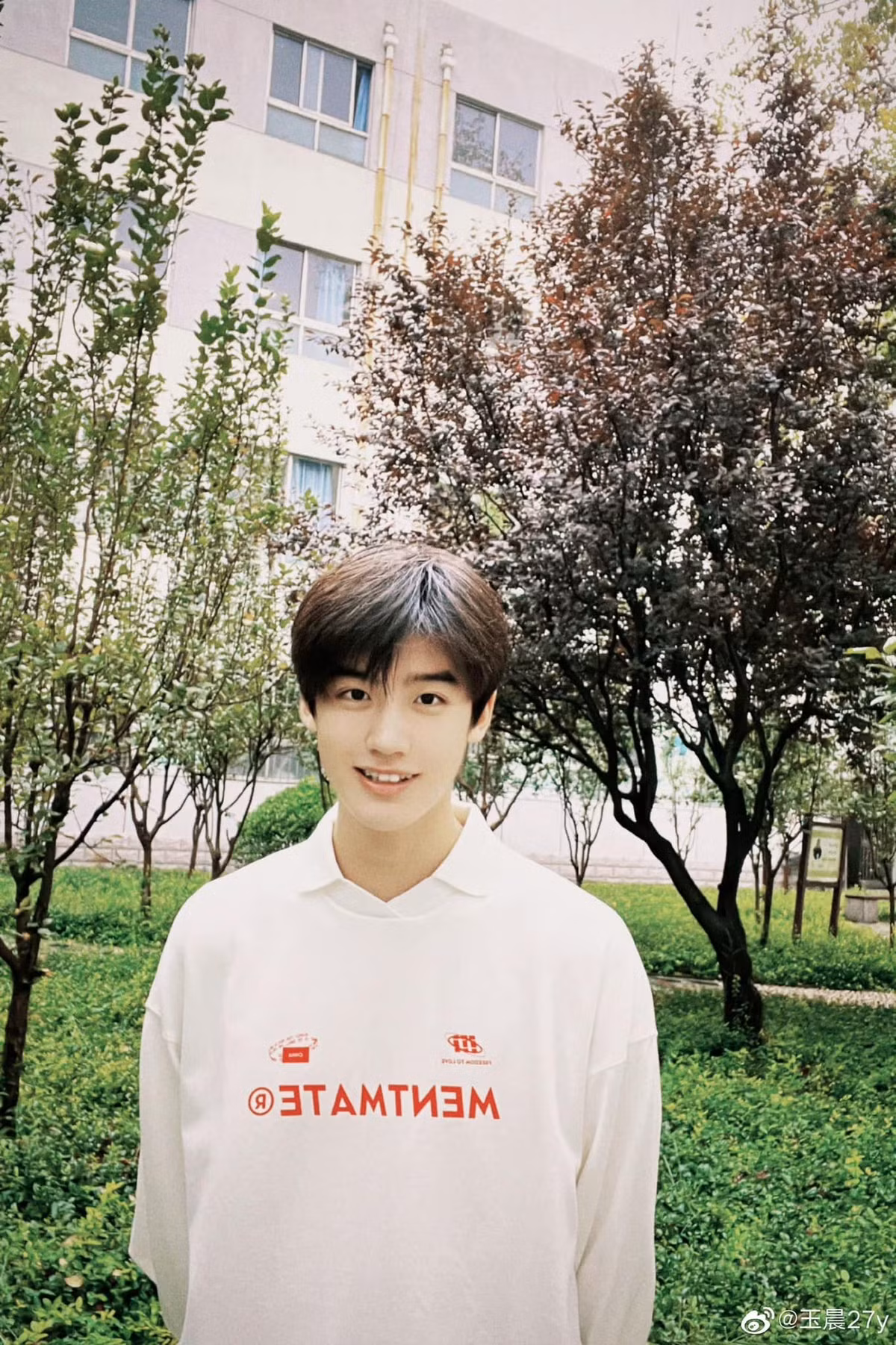 Theo thông tin trên douyin, trước khi chạy theo đam mê diễn xuất và trở thành tân thủ khoa của chuyên ngành diễn xuất với số điểm 89.71, Diêm Ngọc Thần từng đỗ vào trường Đại học Khoa học Chính trị và Luật Tây Nam, một trong những trường đại học trọng điểm về ngành luật pháp chính trị ở Trung Quốc.