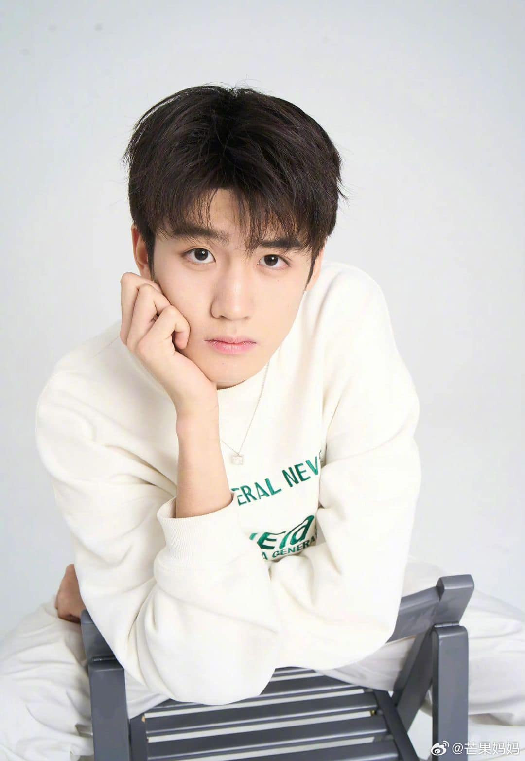 Nhan sắc chuẩn "anh trai quốc dân" trong các phim thanh xuân vườn trường.