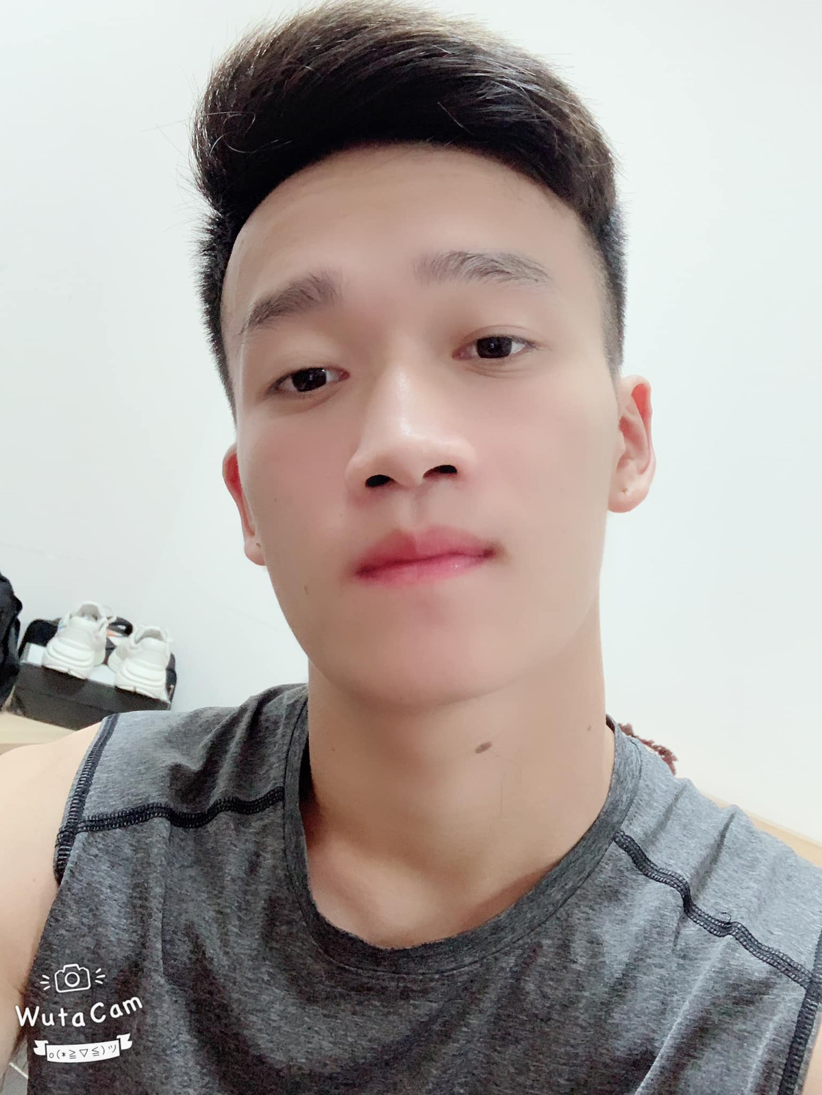 Bên cạnh đá bóng hay, Hoàng Đức còn là visual thế hệ mới của đội tuyển U23 Việt Nam. Anh chàng cao 1m83 và sở hữu khuôn mặt ưa nhìn. Đặc biệt, dù luyện tập dưới nắng rất nhiều nhưng cầu thủ vẫn có nước da trắng đáng ghen tỵ.