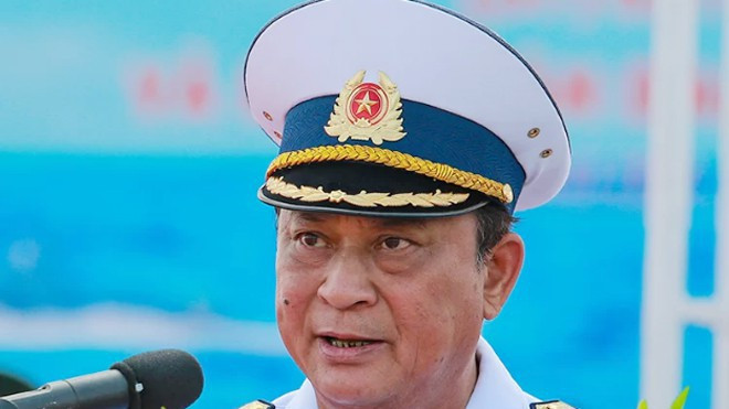 Cuu Thu truong Nguyen Van Hien dang chap hanh Lenh cam di khoi noi cu tru