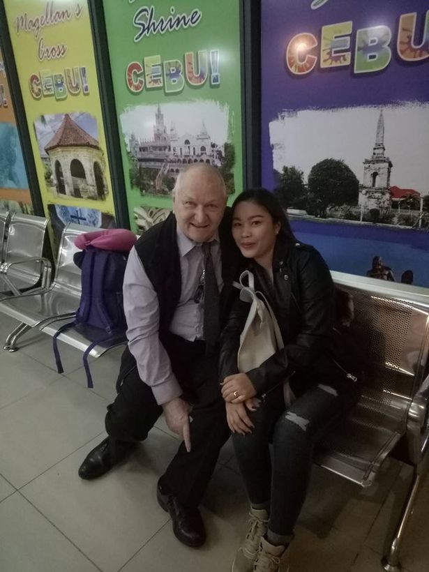 Chỉ sau vài tháng hẹn hò, Thomas và Lorie đã quyết định tiến tới hôn nhân. Hiện tại, họ có một cô con gái 2 tuổi, nhưng Thomas vẫn bay qua bay lại giữa Anh và Philippines để sống cùng vợ con. Mỗi năm, ông qua Philippines một lần, mỗi lần 5 tháng để đoàn tụ với gia đình mình.