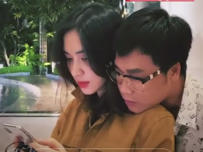 Hòa Minzy và bạn trai đã có những khoảnh khắc tình tứ với nhau khiến người hâm mộ ghen tị.