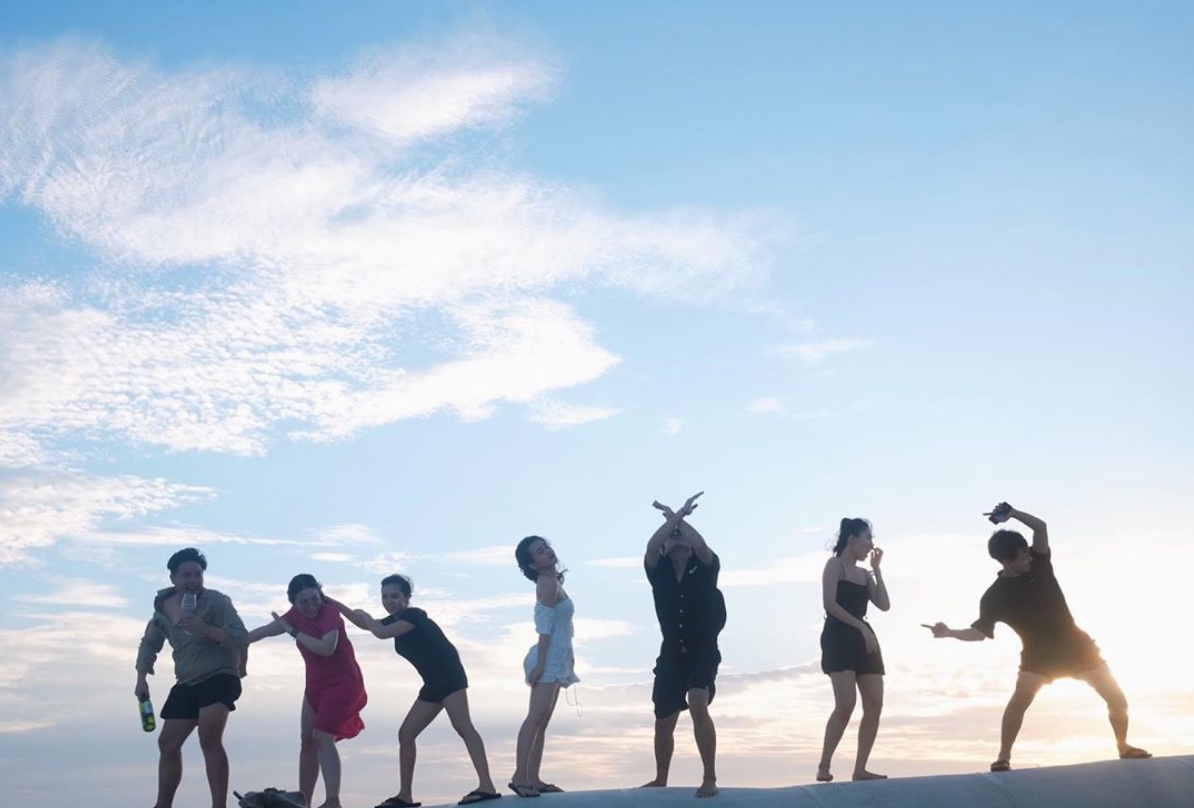 Trong khi đó, Ngọc Thảo, hot girl Sài Thành đời đầu tranh thủ đi du lịch với bạn bè. Trên trang cá nhân, cô nàng khoe khoảnh khắc vui chơi tại resort.