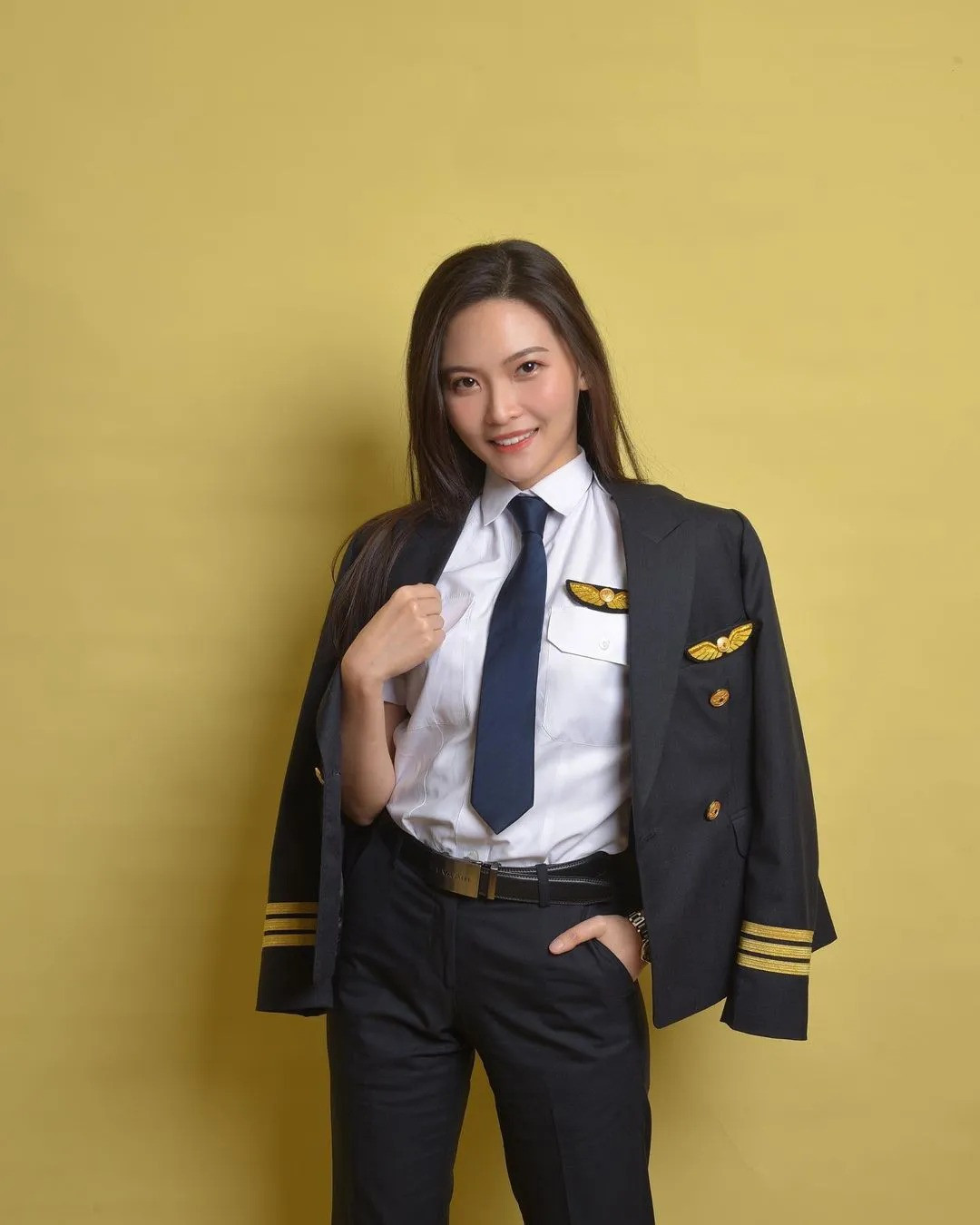 Nhiều người cho rằng khi khoác lên mình bộ đồng phục, Wang thực sự rất đáng ngưỡng mộ.