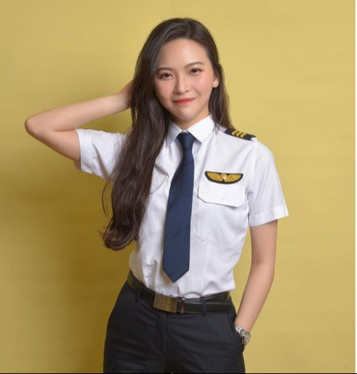 Trên trang mạng xã hội Instagram, nữ phi công người Đài Loan thường xuyên đăng tải hình ảnh trong bộ đồng phục bày cực ngầu.