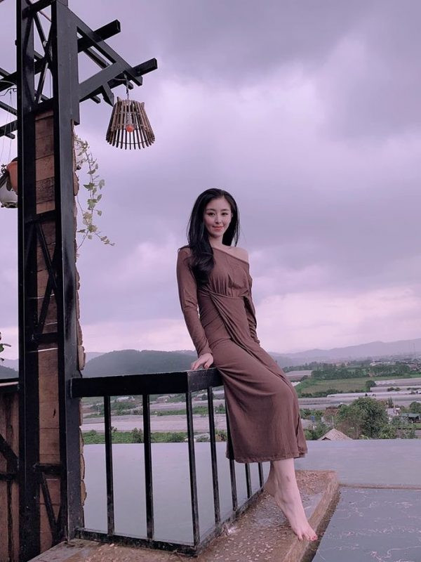 Nhiều người tỏ ra tiếc nuối cho cô gái xinh đẹp nhưng có đường tình duyên lận đận, còn rất trẻ nhưng đã phải bươn trải nơi đất khách nuôi con gái một mình.