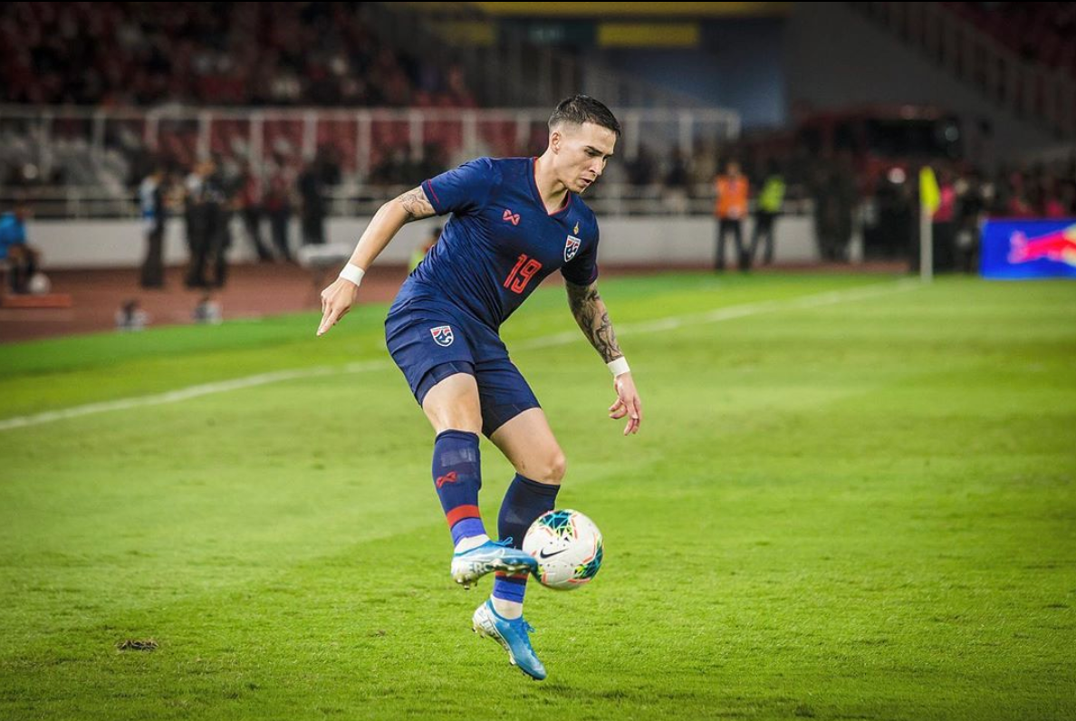 Là hậu vệ trong hàng ngũ tuyển Thái Lan nhưng Tristan Do lại nhận được sự quan tâm đặc biệt của người hâm mộ bóng đá Việt Nam bởi anh chàng mang 3 dòng máu Việt Nam, Pháp và Thái Lan.