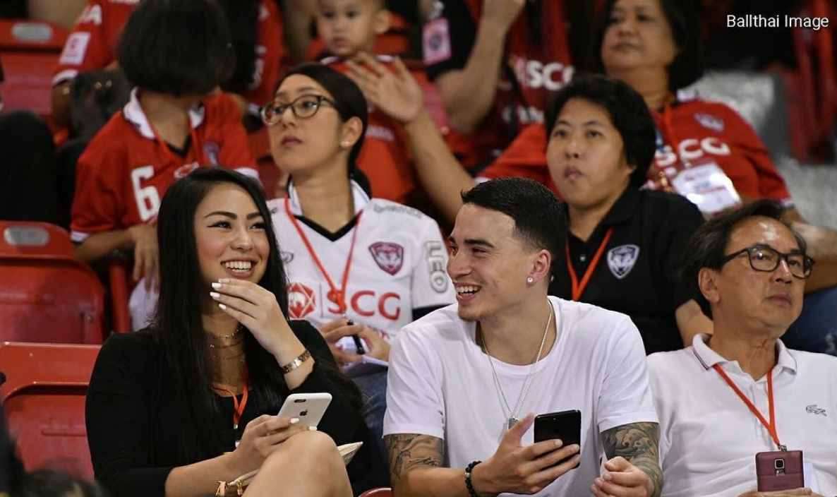 Không chỉ được chú ý nhờ khả năng chơi bóng tốt, đời tư của cầu thủ Tristan Do cũng được báo chí quan tâm. Anh chàng có mối tình đẹp với bạn gái Belle Widdows.